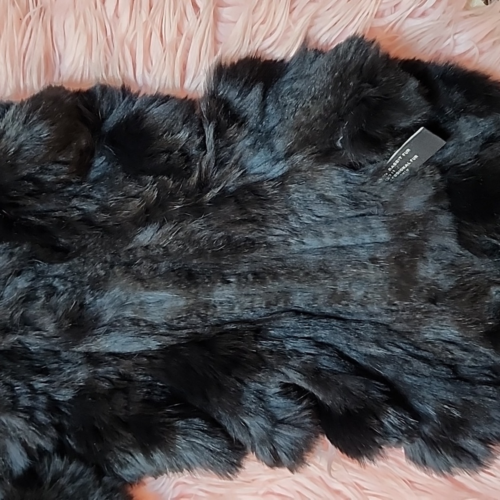 Valerie Stevens 100% Rabbit Ruffle Scarf - Picture 9 of 9